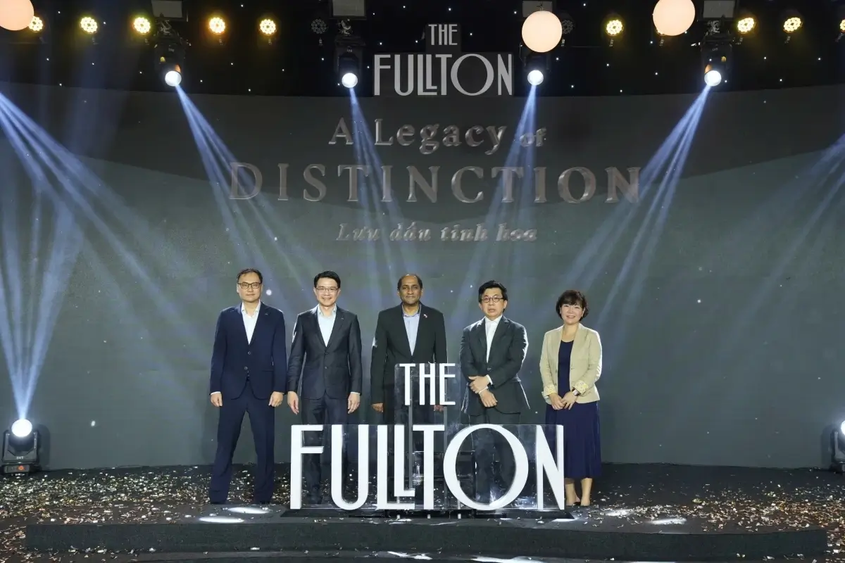 Khoảnh khắc khởi công dự án The Fullton, với sự hiện diện của Ngài Jaya Ratnam, Đại sứ Singapore tại Việt Nam (giữa).